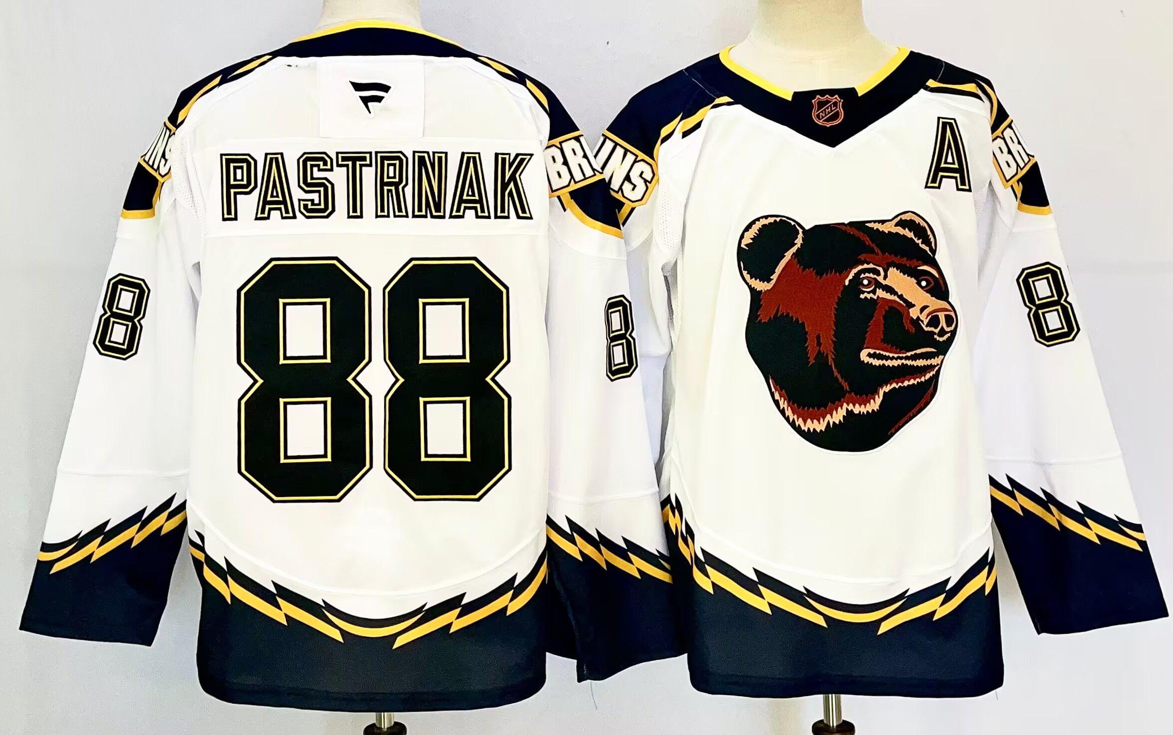 Men Boston Bruins #88 Pastrnak White 2025 Home Premier Player NHL Jersey->boston bruins->NHL Jersey